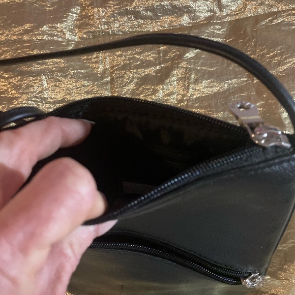 WILSON’S Leather MAXIMA BRAND NEW WITH TAGS Black Crossbody Bag with 2-Zippers!